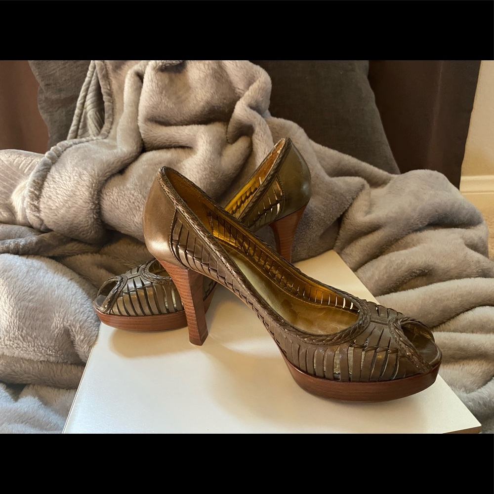 GUESS 71/2M platform heel